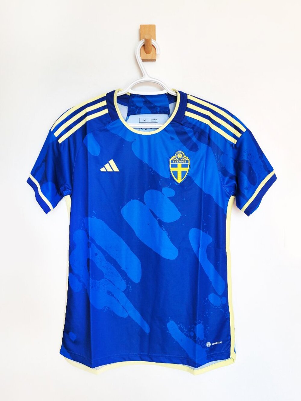 Adidas Sweden Women Soccer Jersey Brand New with Tag - Size M